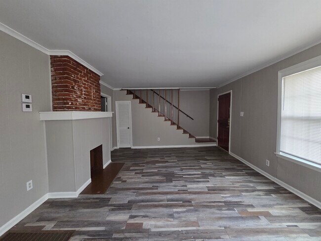 Building Photo - 524 S Greer St