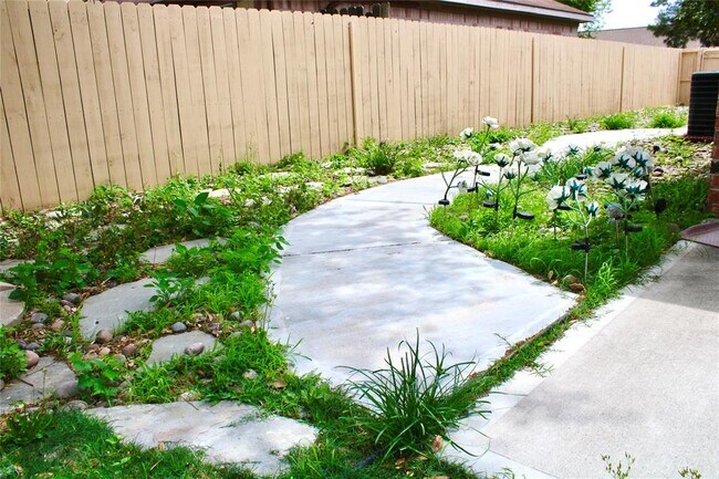 Building Photo - 22538 Market Square Ln