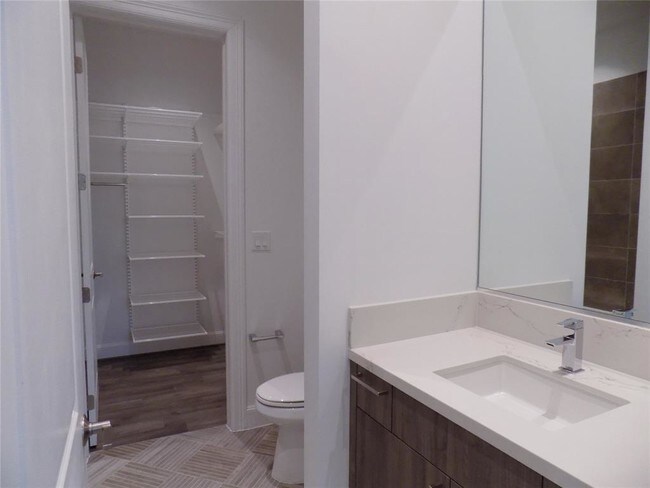 Building Photo - 1211 Caroline St