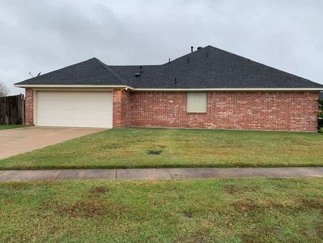 Building Photo - 1201 Quincy Dr