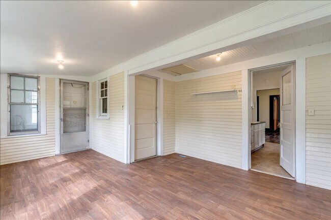 Building Photo - 321 Chautauqua