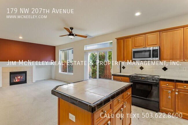 Building Photo - 179 NW 207th Ave