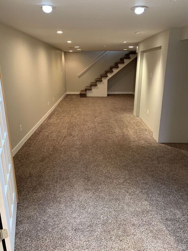 Building Photo - 2318 Bonaire Path W