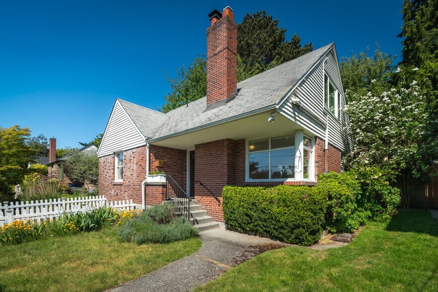 Building Photo - 2858 12th Ave W