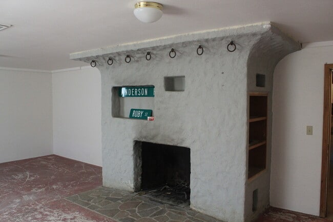 Building Photo - Spacious Home in the Country for Rent