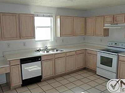 Building Photo - 900 Rose Crystal Way