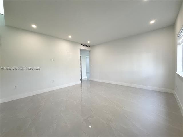 Building Photo - 927 SW 18th Ave