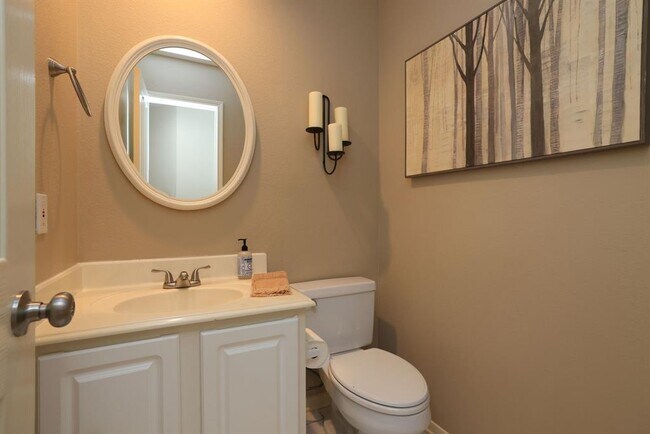 Building Photo - 47 E Greywing Cir