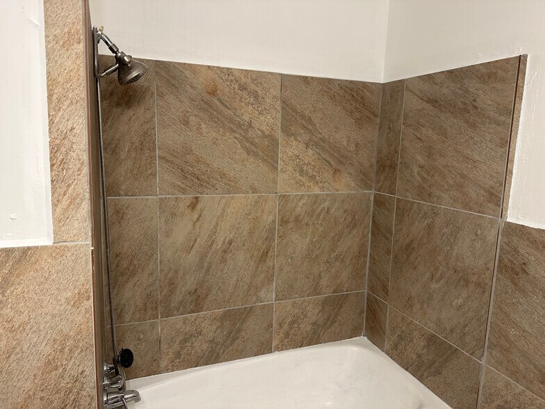 Building Photo - 112 Nor Dan Dr