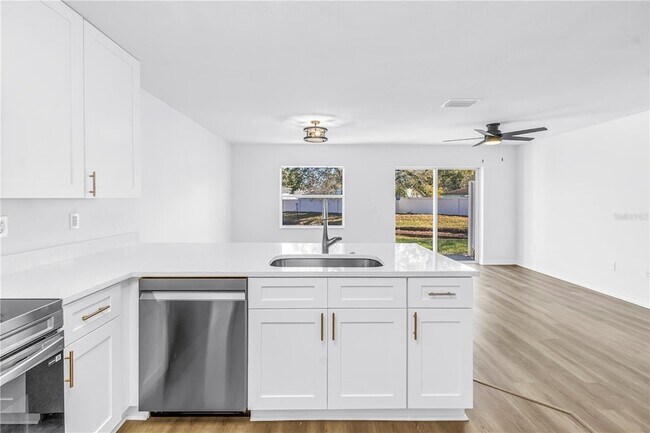 Building Photo - 8517 Edgewater Pl Blvd