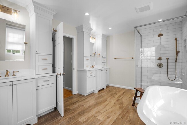 Building Photo - 105 Hardscrabble Lake Dr