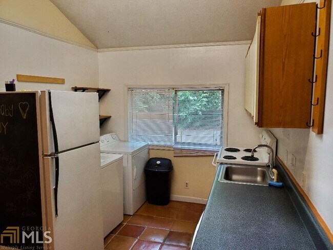 Building Photo - 742 Charles Allen Dr NE