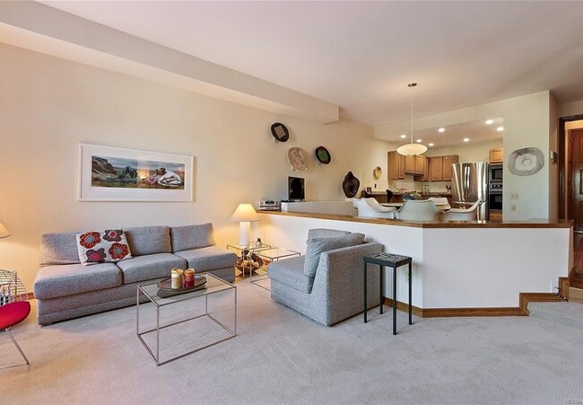 Building Photo - Executive 2BR/3BA Condo with Mountain View...