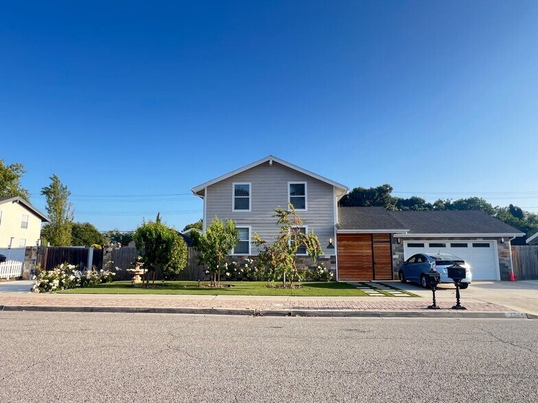 Primary Photo - 738 Calle Fresno