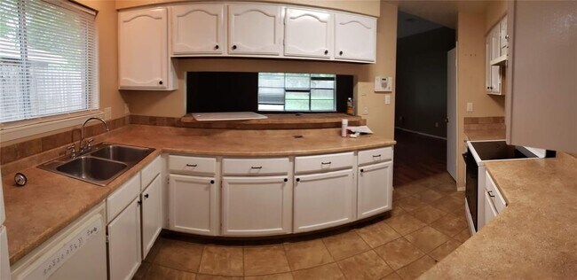 Building Photo - 5843 Sunnygate Dr