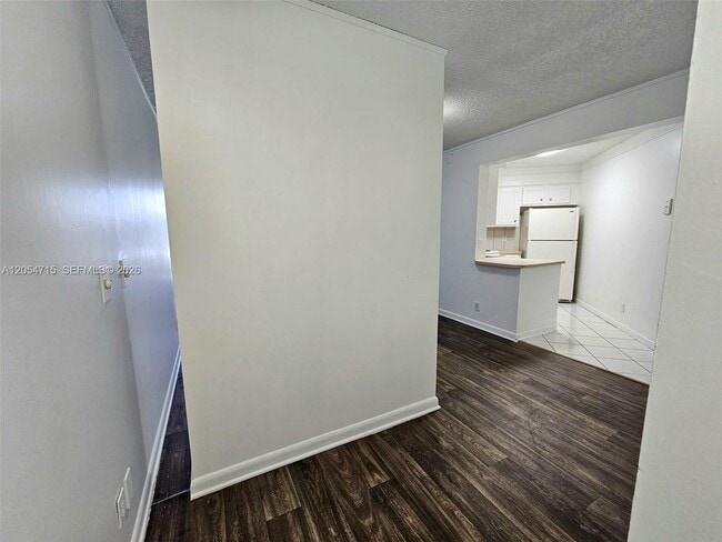 Building Photo - 210 Lake Pointe Dr
