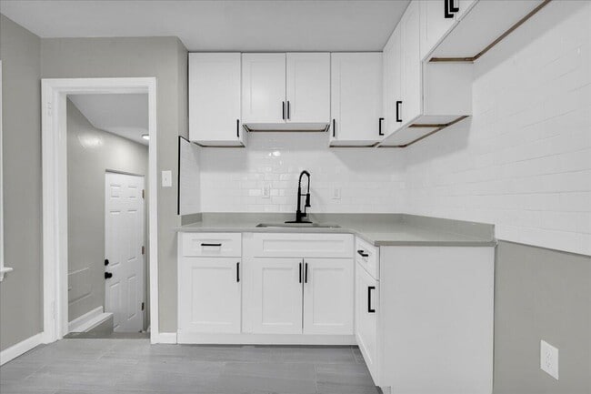 Building Photo - 11235 Portlance Ave