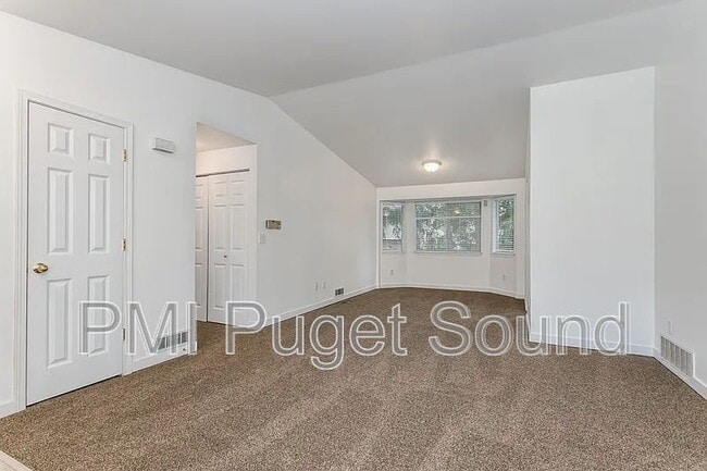 Building Photo - 22127 NE 9th Pl