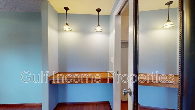 Building Photo - 5012 29th Ave W