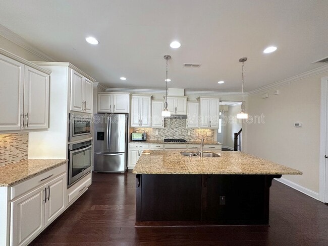 Building Photo - 761 McRae Rd