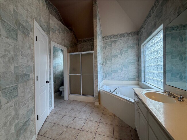 Building Photo - 4410 W Braymore Dr