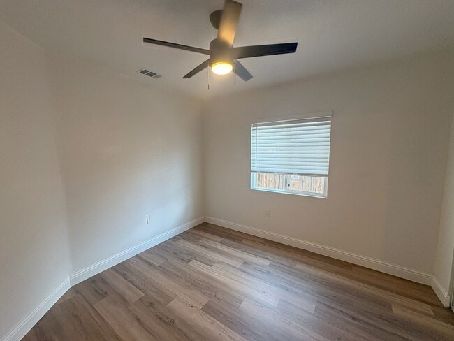 Building Photo - Available NOW Recently Renovated 3BR/3BA Home with Modern Finishes & Spacious Backyard Near Downt...