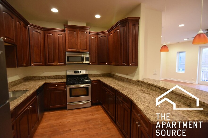 Building Photo - 5142 N Clark St