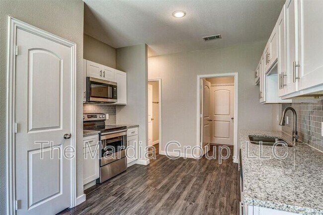 Building Photo - 1110 Woburn Dr