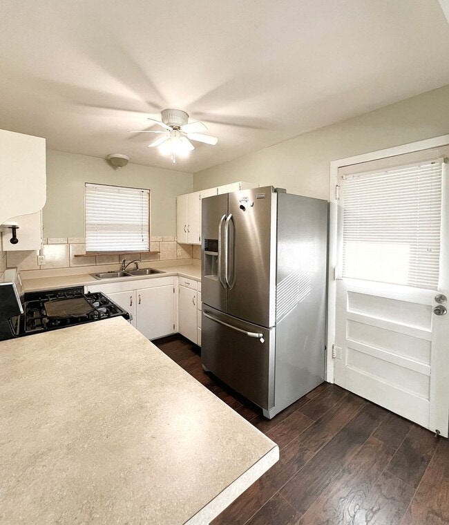 Building Photo - SEE IT NOW: Spacious Home with a Great Yar...