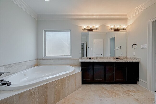 Building Photo - 5226 Kiam St