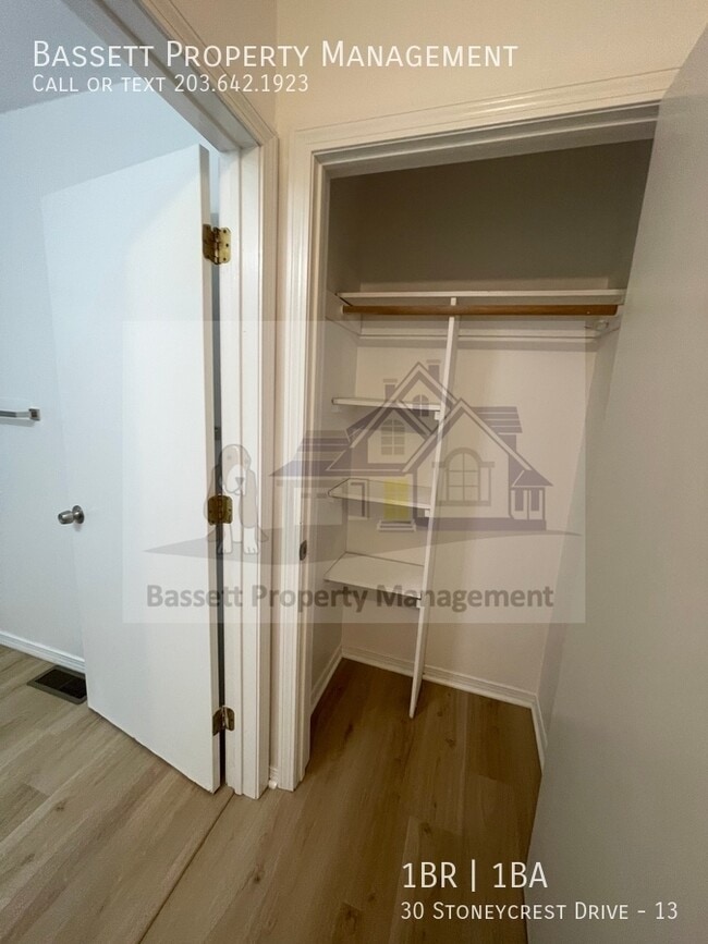 Building Photo - 30 Stoneycrest Dr