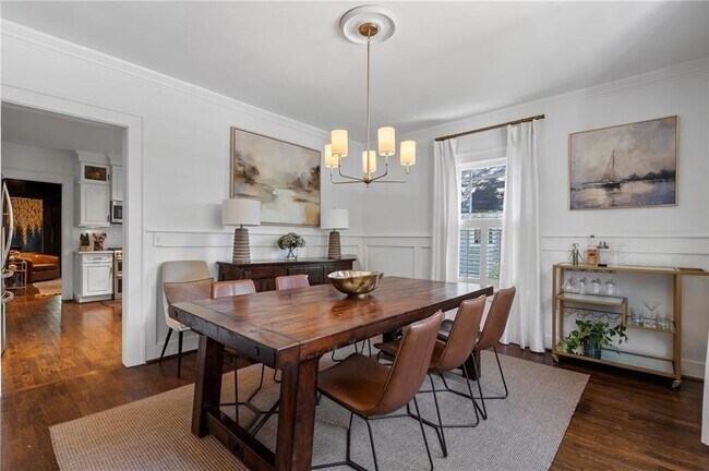 Building Photo - 663 Yorkshire Rd NE