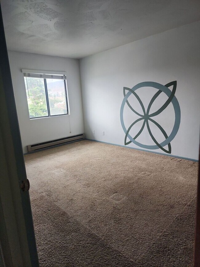 Building Photo - 171 College Way