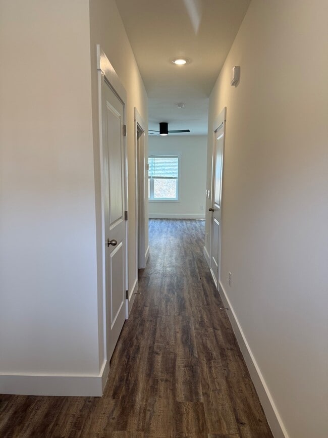 Building Photo - 1129 Wenna Wy