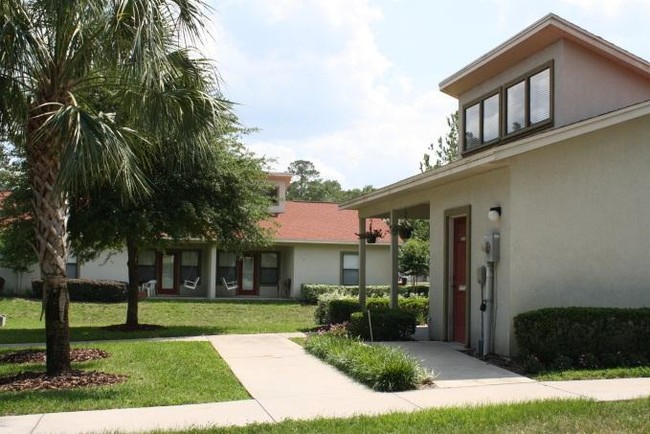 Building Photo - Palm Villas