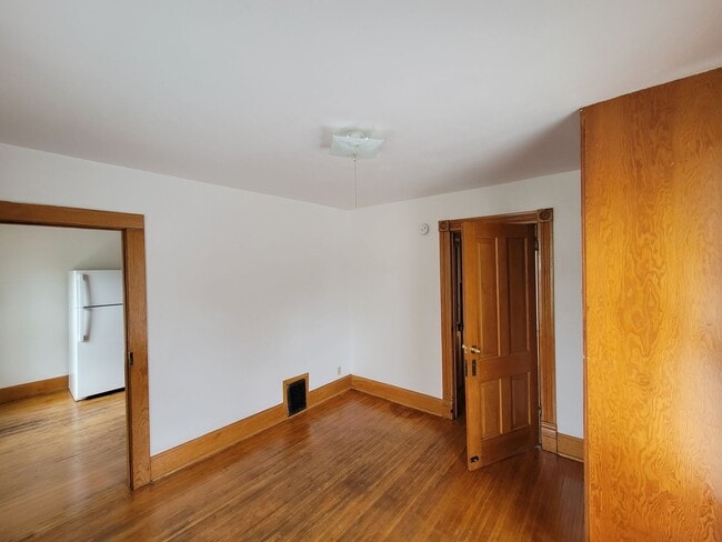 Building Photo - 5 Bedroom House in Cedar Falls