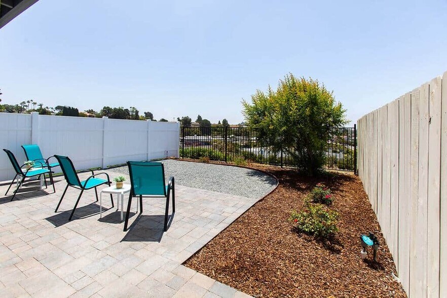 Building Photo - 7880 Laurelridge Rd