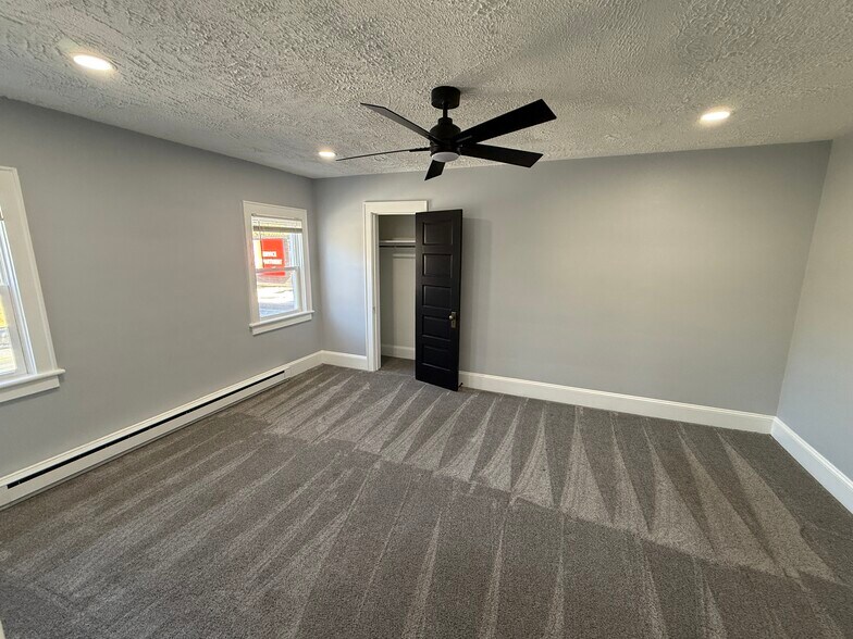 Building Photo - 6921 Urner Ave