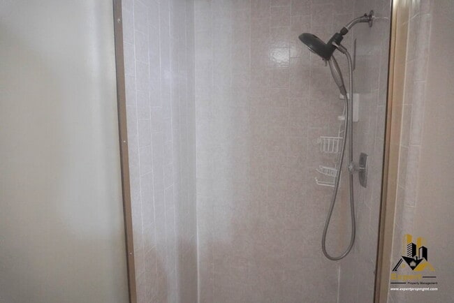 Building Photo - 5333 Primrose Dr