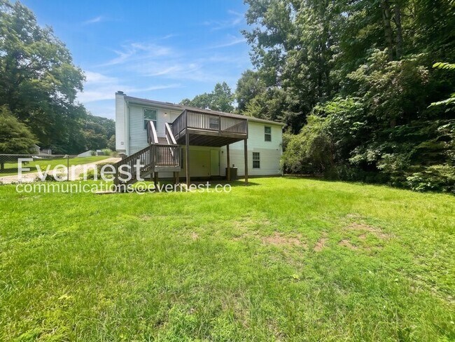 Building Photo - 3 Bed, 2 Bath Home with Fenced Yard & Garage / Pet-Friendly / Vouchers Accepted / Available Now!