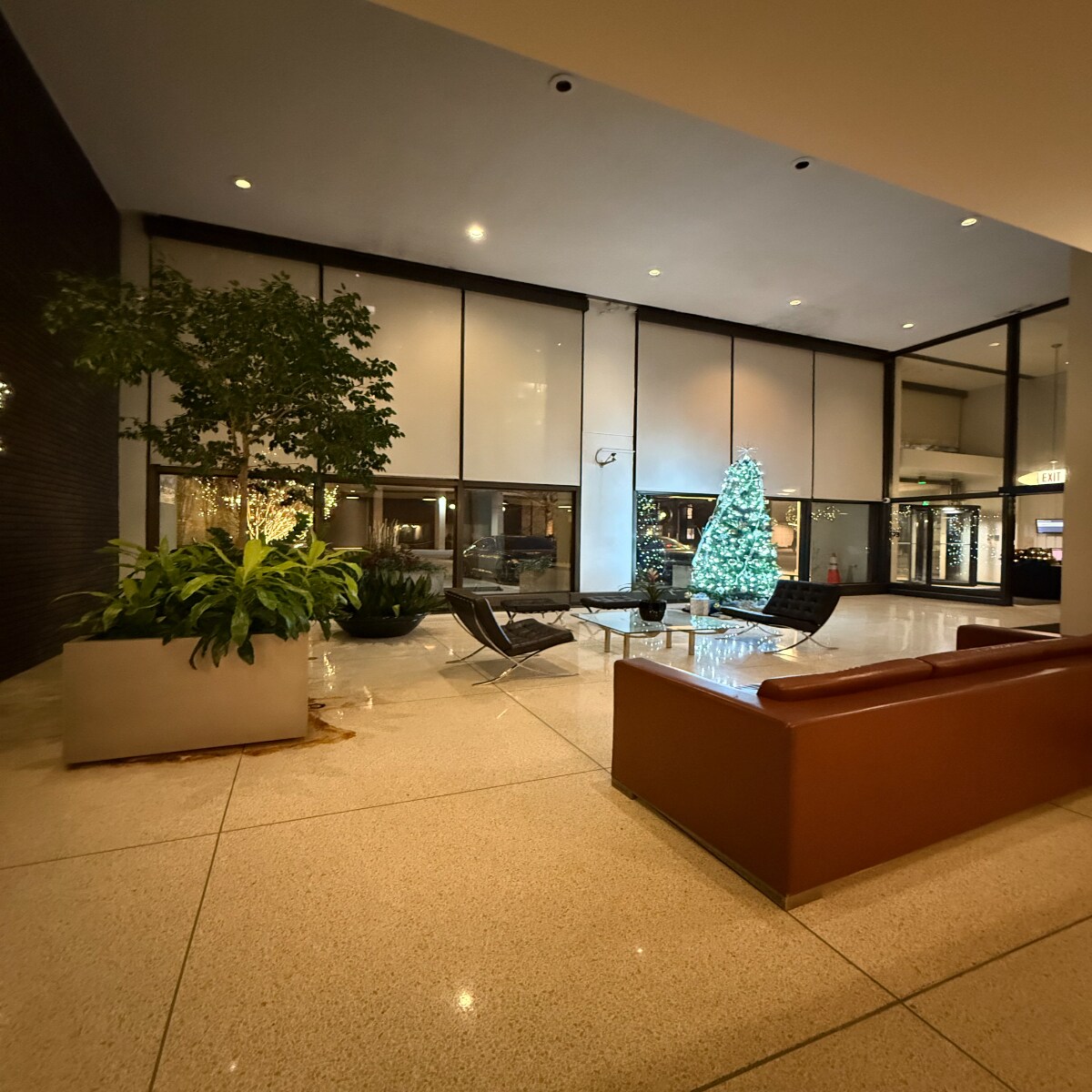 Building Photo - 5455 N Sheridan Rd