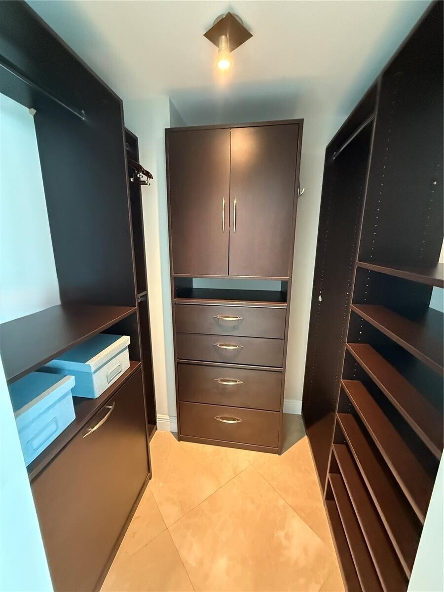 Building Photo - 480 NE 30th St