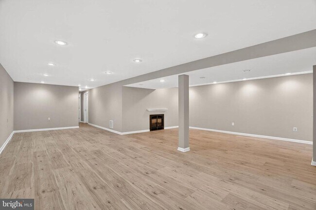 Building Photo - 927 Juliet Ln