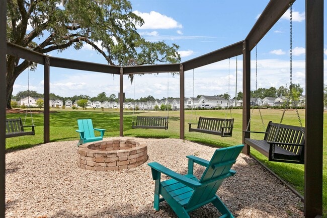 Building Photo - 5643 Fletcher Oaks Dr