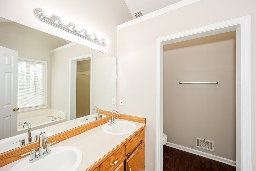 Building Photo - 165 Willow Shoals Dr