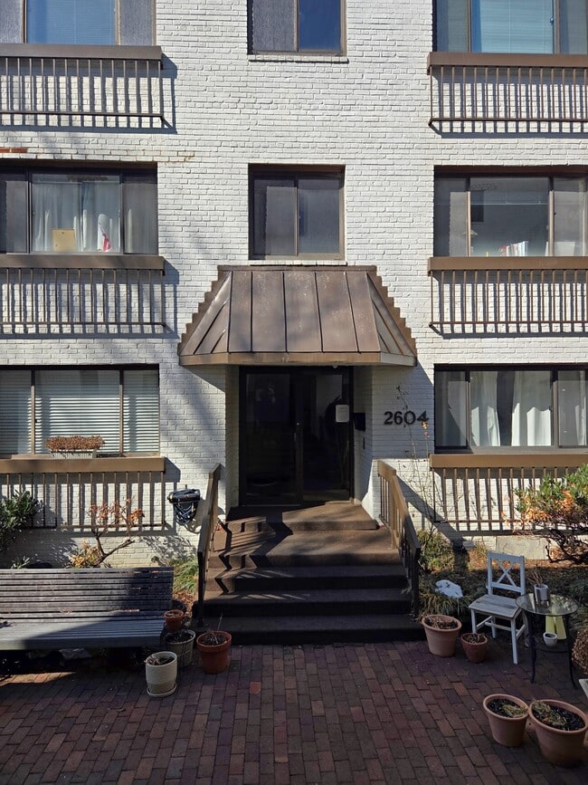 Building Photo - 2604 Tunlaw Rd NW