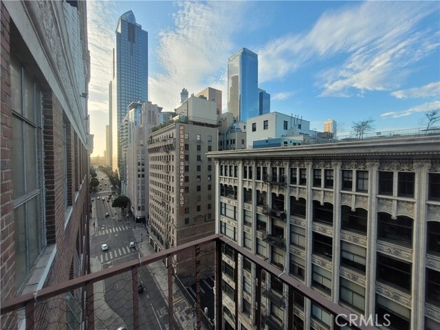 Building Photo - 312 W 5th St