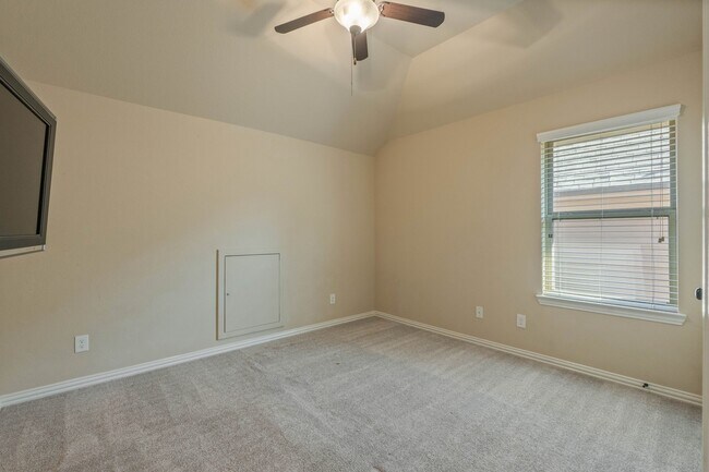 Building Photo - 166 Lindenberry Cir