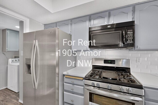 Building Photo - 1905 Amor Dr NW