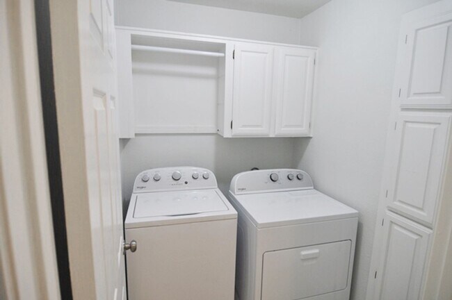Building Photo - 205 Juniper Dr